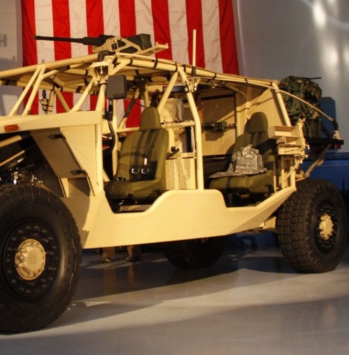 MAV-L của Northrop Grumman có thể chạy với tốc độ trung bình 60 km/h ở địa hình gồ ghề